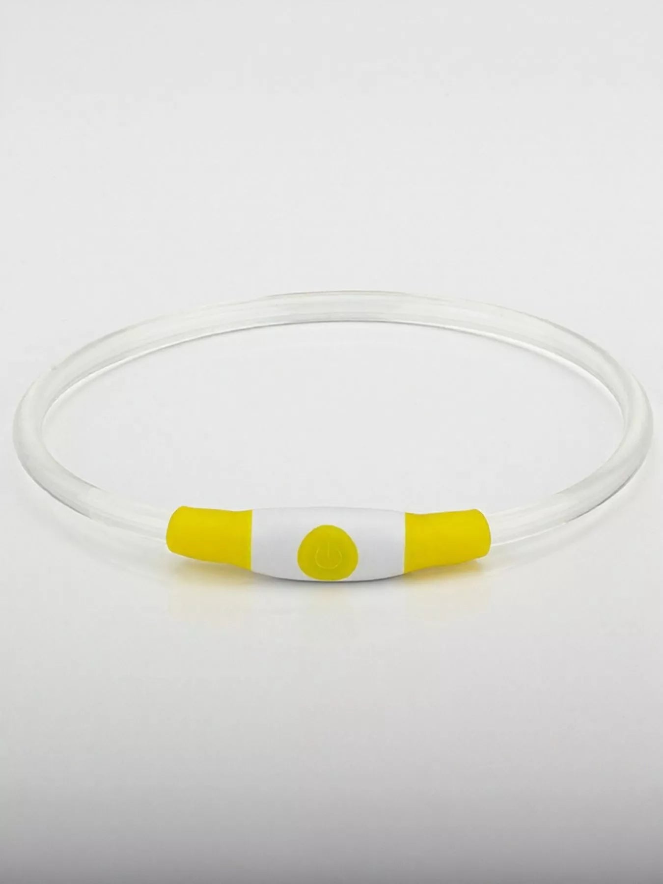 Gros plan détaillé du module LED rechargeable USB du collier pour animaux, montrant le boîtier en plastique transparent avec LED ultra-lumineuses intégrées, bouton de contrôle des modes d'éclairage visible, port de charge USB micro accessible, qualité de fabrication premium du dispositif de sécurité nocturne
